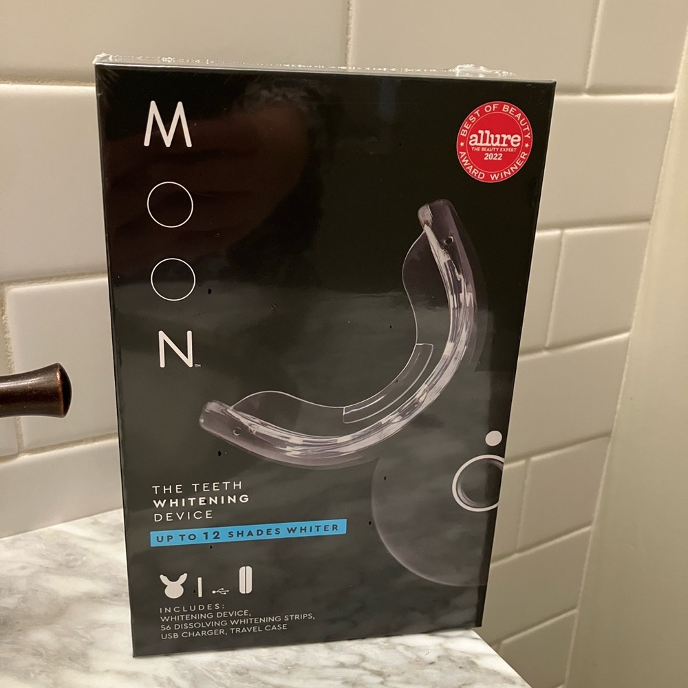 Moon Teeth Whitening Device